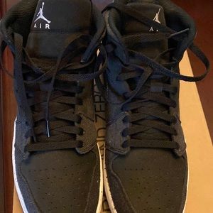Air Jordan 1 Mid SE